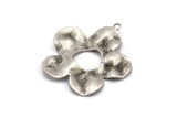 Silver Daisy Charm, 4 Antique Silver Plated Brass Daisy Charms With 1 Loop, Pendants, Earrings (33x30x0.60mm) D849 H0894