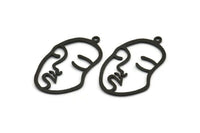 Siyah Yüzlü Charm, 2 Oksitlenmiş Pirinç Siyah Çekiçlenmiş Yüz Şeklinde Charm, 1 Halka, Kolye Ucu, Küpeler, Bulgular (46x28x1,2 mm) E587 S799
