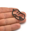 Siyah Yüzlü Charm, 2 Oksitlenmiş Pirinç Siyah Çekiçlenmiş Yüz Şeklinde Charm, 1 Halka, Kolye Ucu, Küpeler, Bulgular (46x28x1,2 mm) E587 S799
