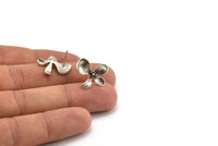 Silve Flower Earring, 4 Antique Silver Plated Brass Flower Stud Earrings (17mm) N1197
