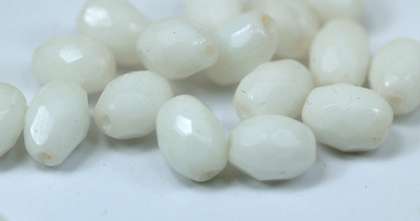 12 Vintage Glass Oval Faceted White Beads ( 9x6.8 mm ) cv34