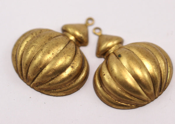 2 Vintage Brass Pendant, Charms 27x23 Mm